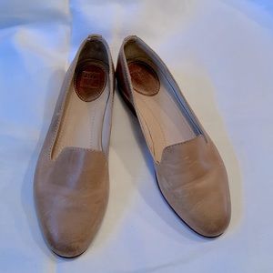 Frye Distressed Leather Flats woman’s size 8.5B